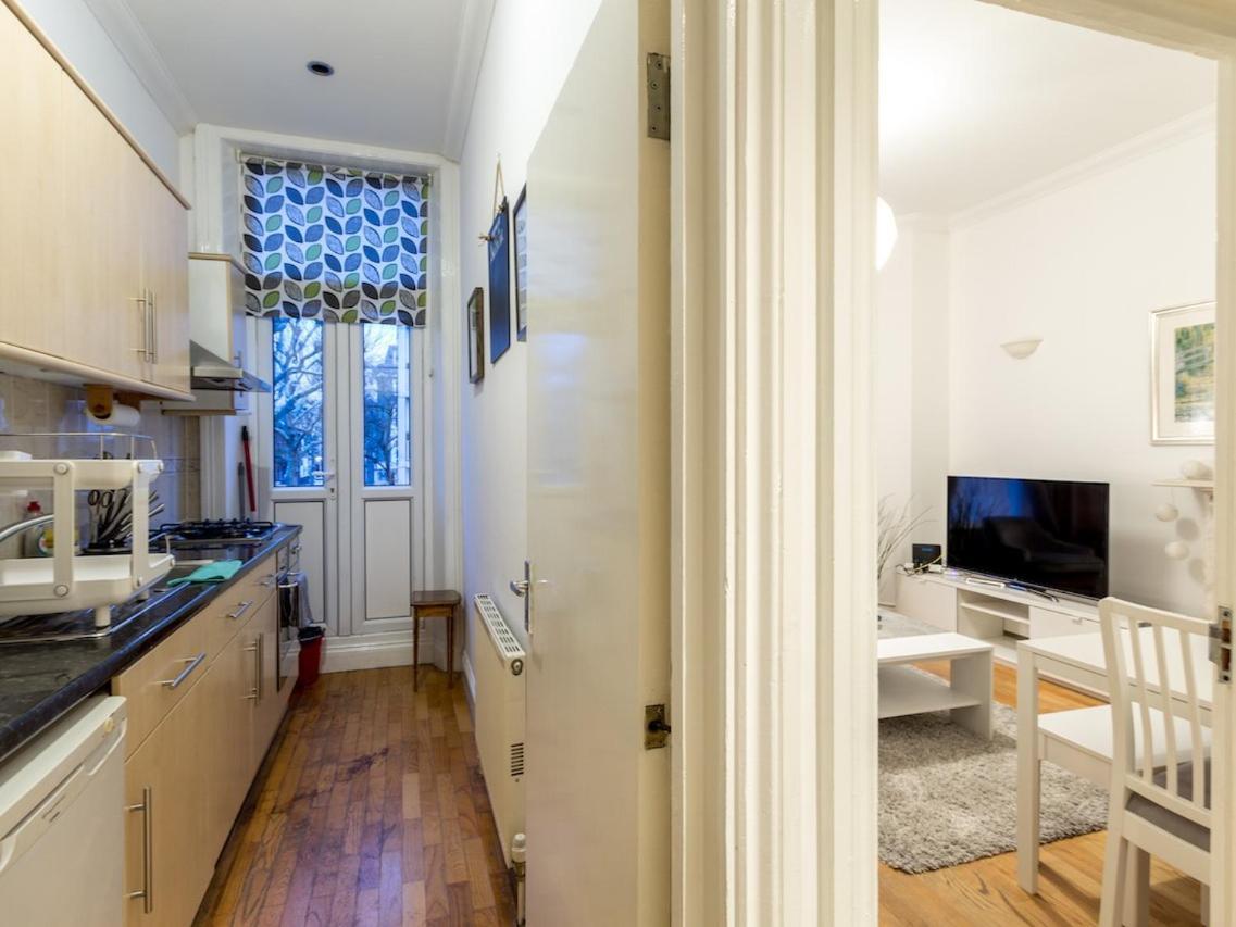 Appartamento Spacious 1 Bed In West Kensington Or Hammersmith Londra Esterno foto