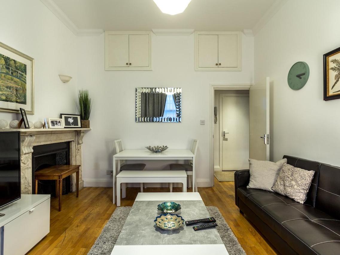 Appartamento Spacious 1 Bed In West Kensington Or Hammersmith Londra Esterno foto