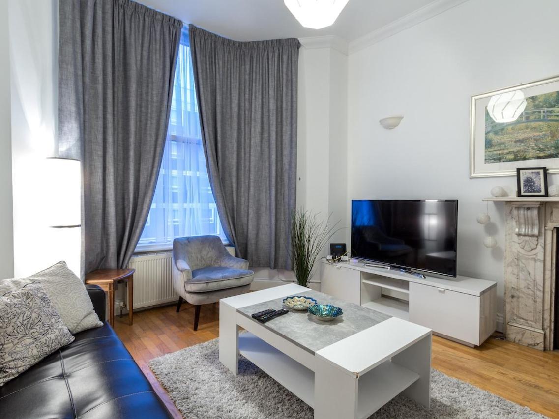 Appartamento Spacious 1 Bed In West Kensington Or Hammersmith Londra Esterno foto