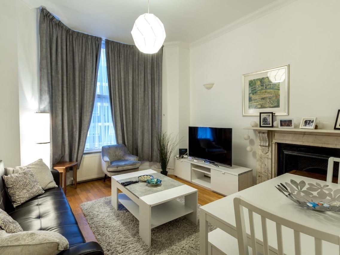 Appartamento Spacious 1 Bed In West Kensington Or Hammersmith Londra Esterno foto