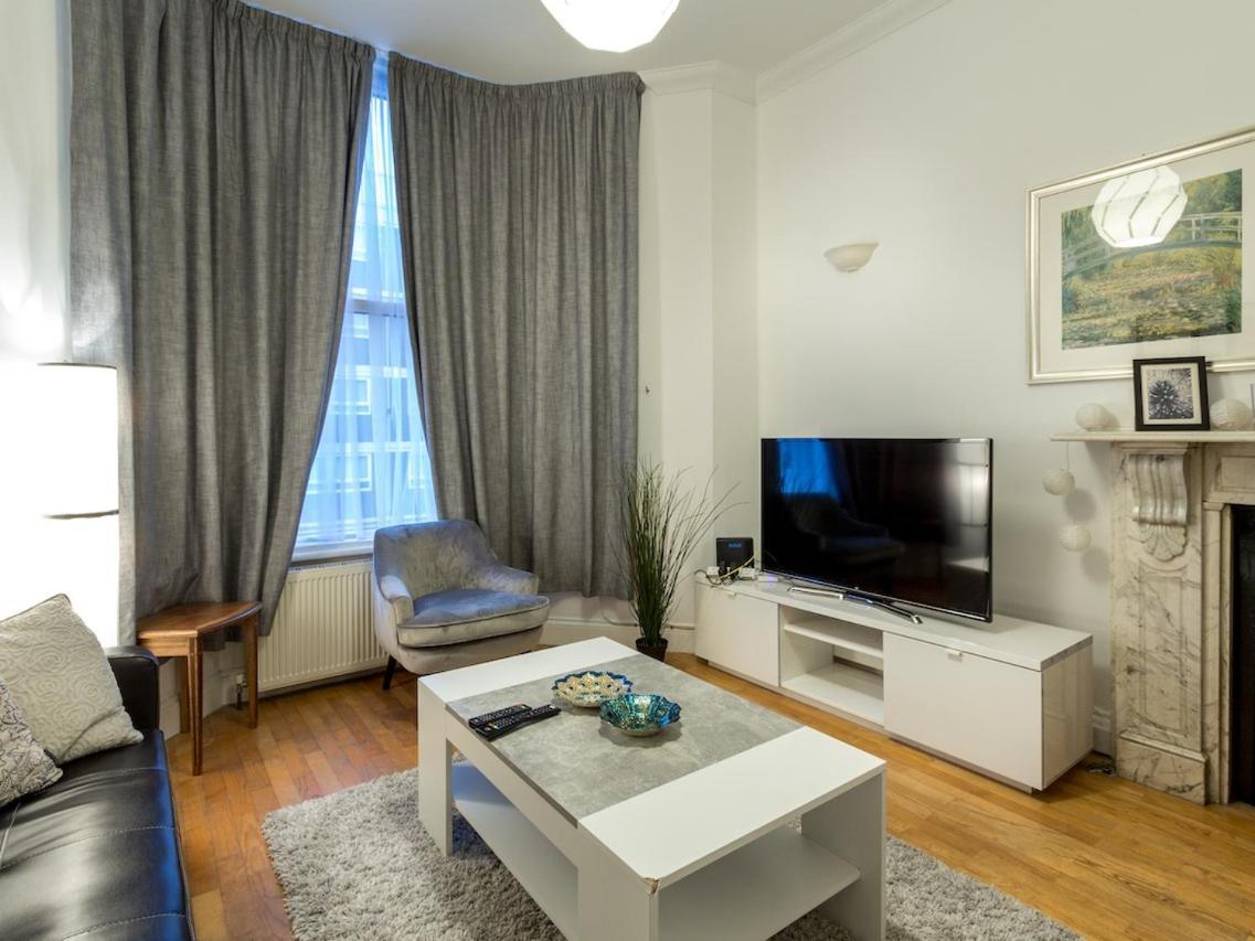 Appartamento Spacious 1 Bed In West Kensington Or Hammersmith Londra Esterno foto