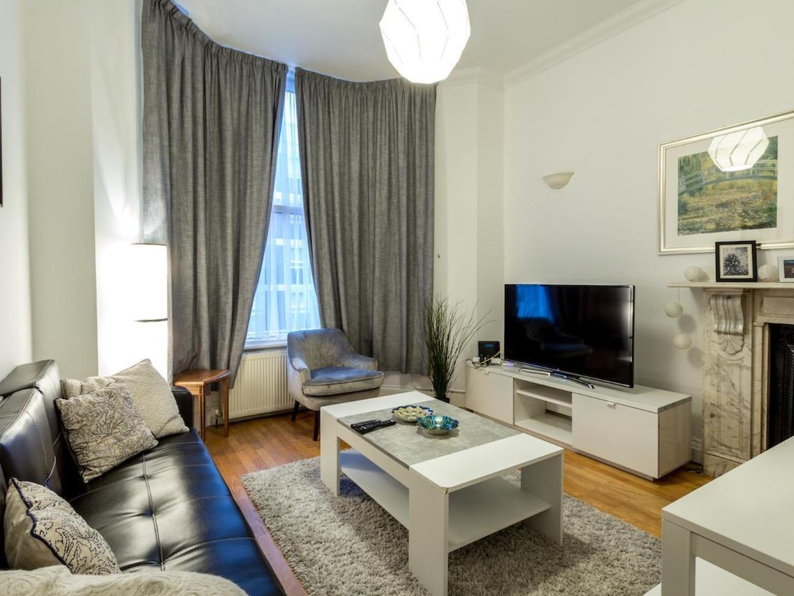 Appartamento Spacious 1 Bed In West Kensington Or Hammersmith Londra Esterno foto