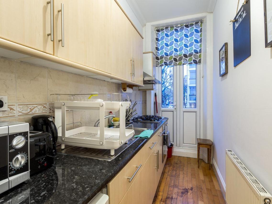 Appartamento Spacious 1 Bed In West Kensington Or Hammersmith Londra Esterno foto